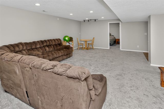 5890 Scenic View Drive, Pleasant Hill, IA 50327