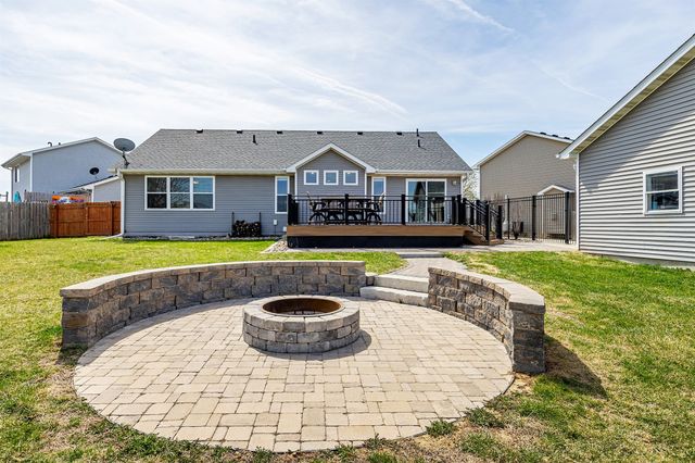 5890 Scenic View Drive, Pleasant Hill, IA 50327