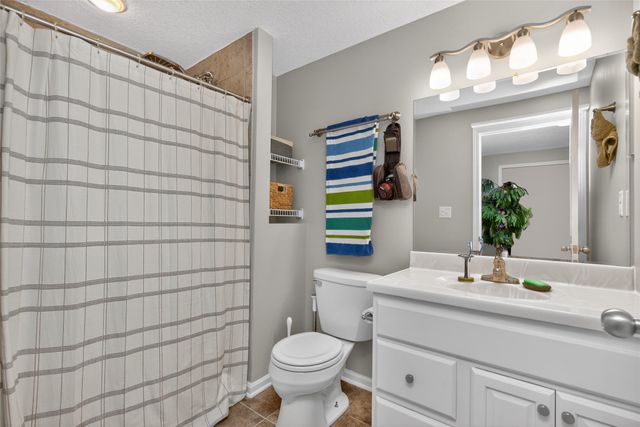 5890 Scenic View Drive, Pleasant Hill, IA 50327