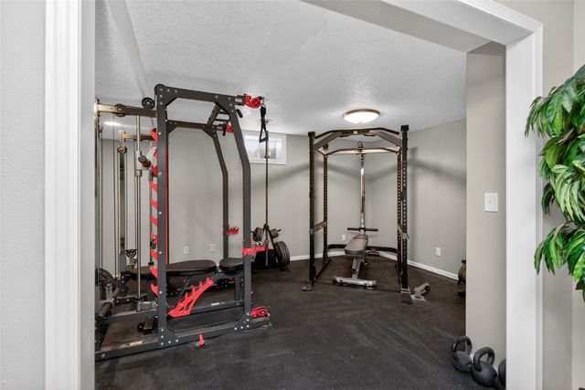 5890 Scenic View Drive, Pleasant Hill, IA 50327