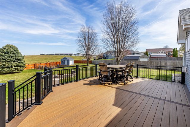 5890 Scenic View Drive, Pleasant Hill, IA 50327