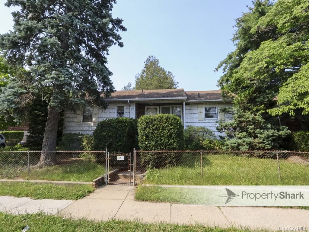 3140 Country Club Road, Bronx, NY 10465 — exterior