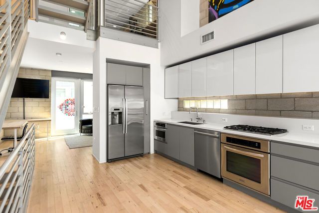 3450 Cahuenga Boulevard 607, Los Angeles, CA 90068