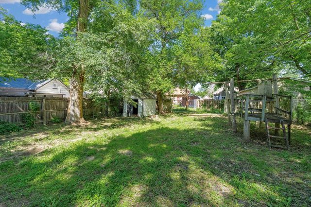 1254 N Lewellen St, Wichita, KS 67203