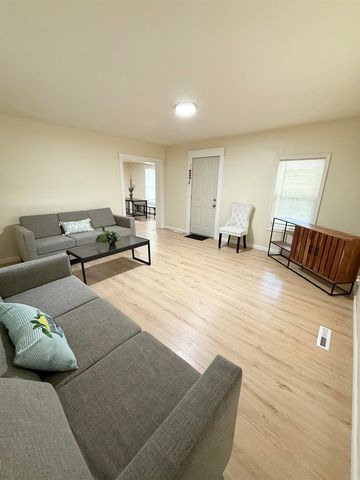 1254 N Lewellen St, Wichita, KS 67203