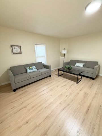 1254 N Lewellen St, Wichita, KS 67203