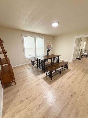 1254 N Lewellen St, Wichita, KS 67203