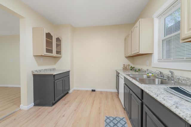 1254 N Lewellen St, Wichita, KS 67203