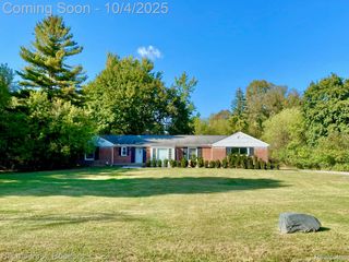 6040 OLD ORCHARD Drive, Bloomfield Hills, MI 48301