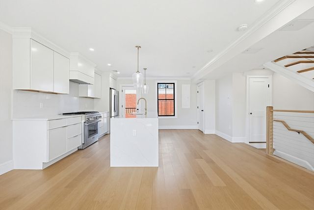 667 Tremont PH, Boston, MA 02118