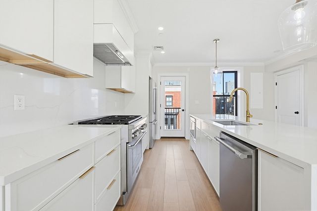 667 Tremont PH, Boston, MA 02118