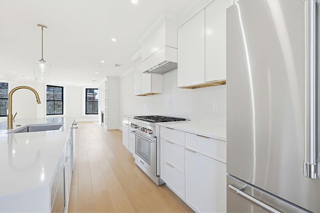667 Tremont PH, Boston, MA 02118