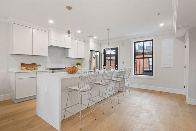 667 Tremont PH, Boston, MA 02118