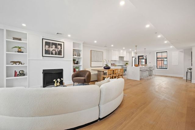 667 Tremont PH, Boston, MA 02118