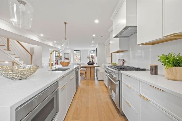 667 Tremont PH, Boston, MA 02118