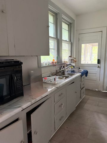 325 N Green, Wichita, KS 67214
