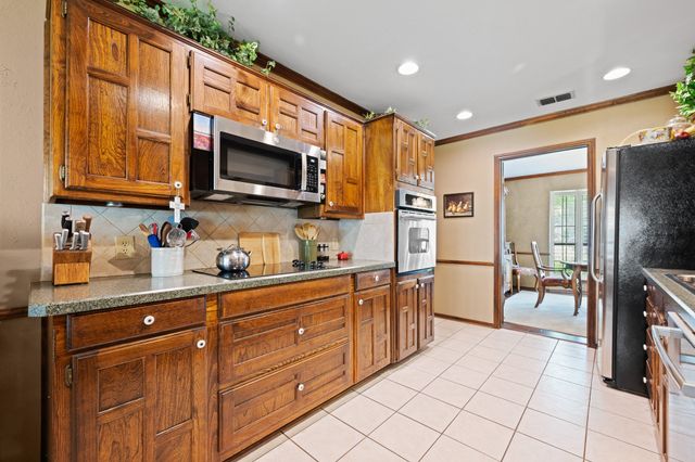 1502 Surry Place Drive, Cleburne, TX 76033