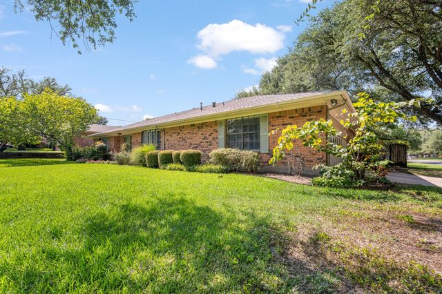 1502 Surry Place Drive, Cleburne, TX 76033