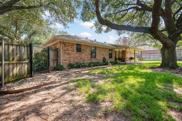 1502 Surry Place Drive, Cleburne, TX 76033