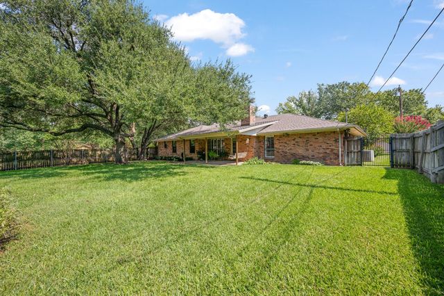1502 Surry Place Drive, Cleburne, TX 76033