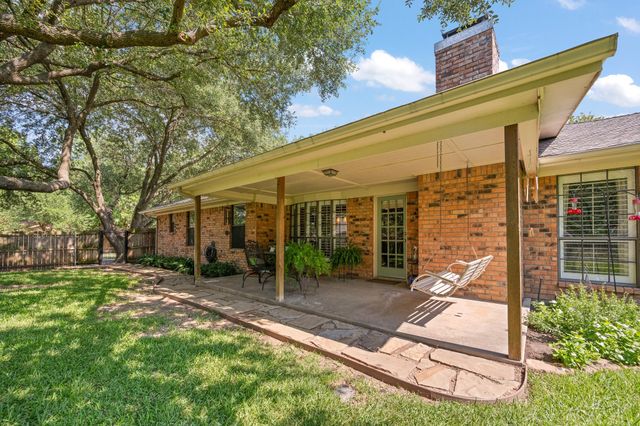 1502 Surry Place Drive, Cleburne, TX 76033