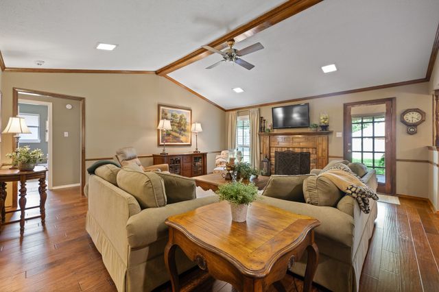 1502 Surry Place Drive, Cleburne, TX 76033