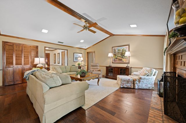 1502 Surry Place Drive, Cleburne, TX 76033