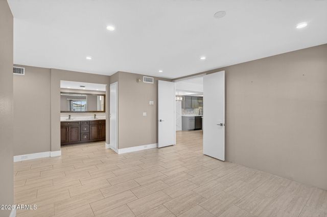 7557 N DREAMY DRAW Drive 264, Phoenix, AZ 85020