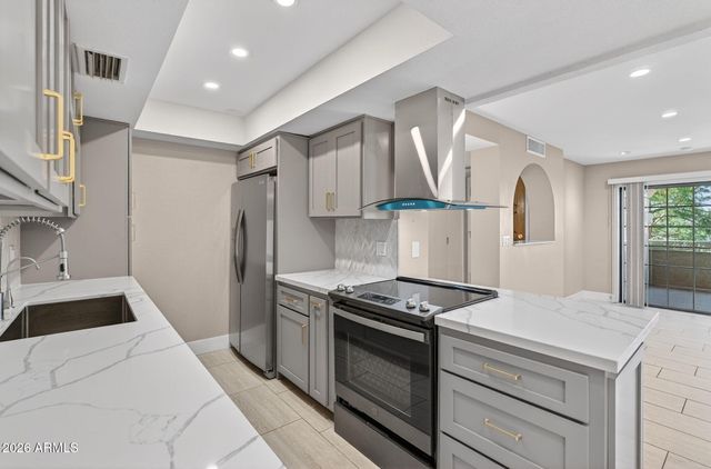 7557 N DREAMY DRAW Drive 264, Phoenix, AZ 85020