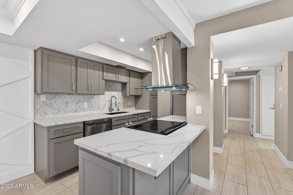 7557 N DREAMY DRAW Drive 264, Phoenix, AZ 85020