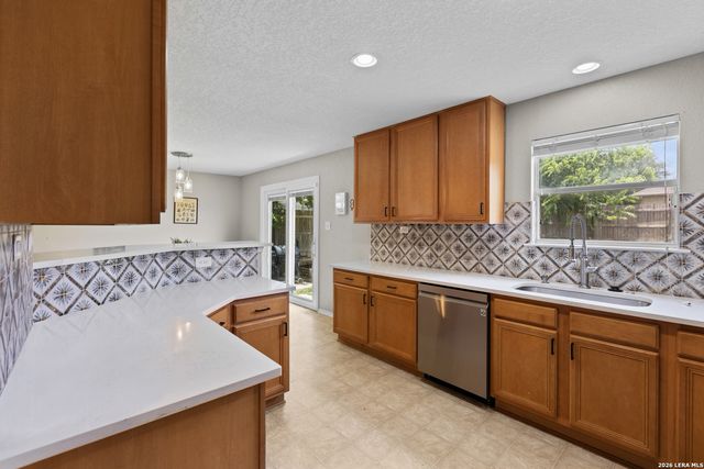 5747 COLUMBIA DR, Cibolo, TX 78108