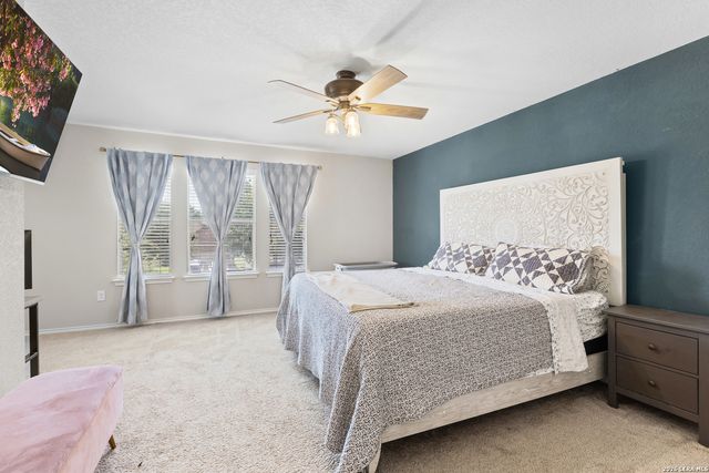 5747 COLUMBIA DR, Cibolo, TX 78108