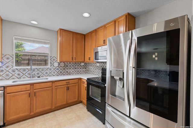 5747 COLUMBIA DR, Cibolo, TX 78108