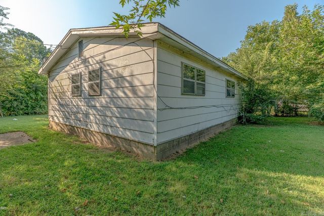 2410 Westacre Dr, Jonesboro, AR 72401