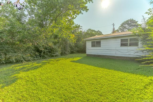 2410 Westacre Dr, Jonesboro, AR 72401