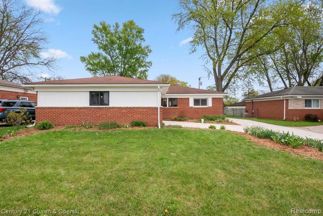 30238 S Stockton Drive, Farmington, MI 48336