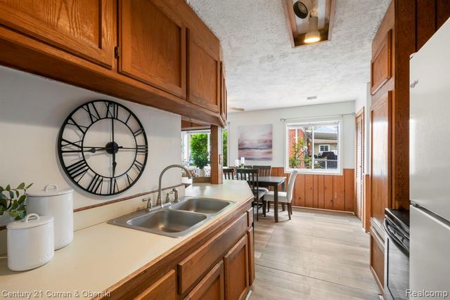 30238 S Stockton Drive, Farmington, MI 48336