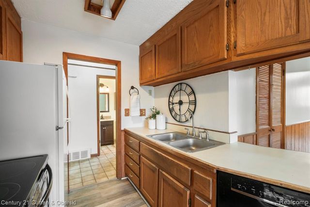 30238 S Stockton Drive, Farmington, MI 48336