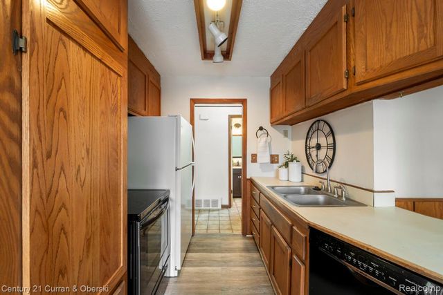 30238 S Stockton Drive, Farmington, MI 48336