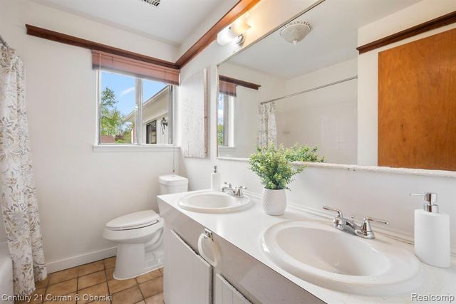 30238 S Stockton Drive, Farmington, MI 48336