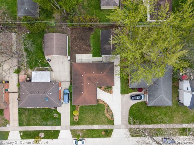 30238 S Stockton Drive, Farmington, MI 48336