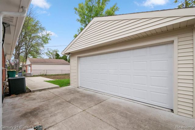 30238 S Stockton Drive, Farmington, MI 48336