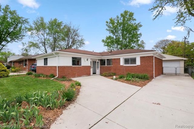 30238 S Stockton Drive, Farmington, MI 48336