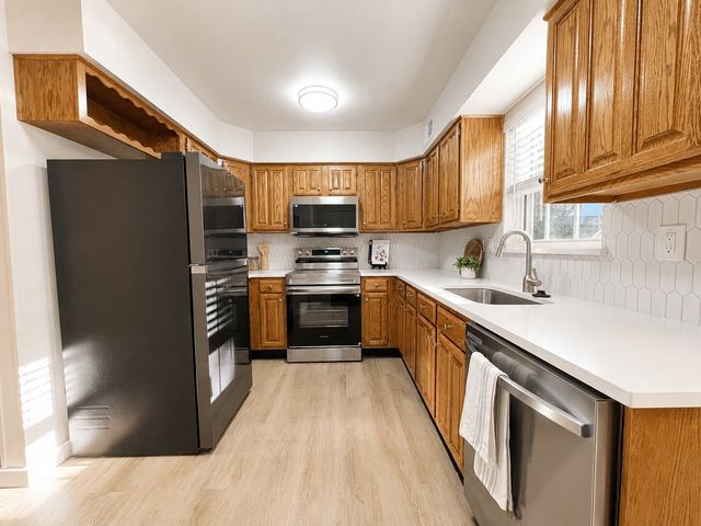 300 Lamesa Court, Irving, TX 75063