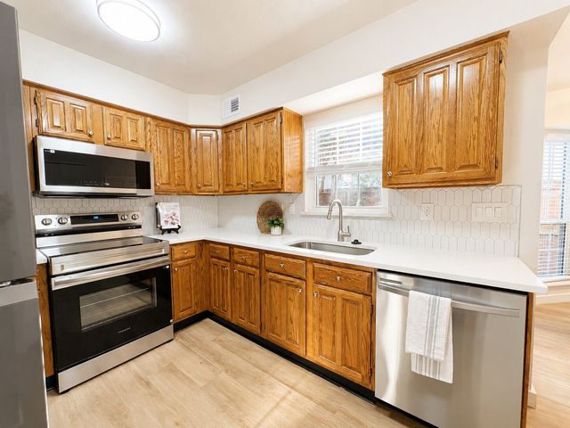 300 Lamesa Court, Irving, TX 75063