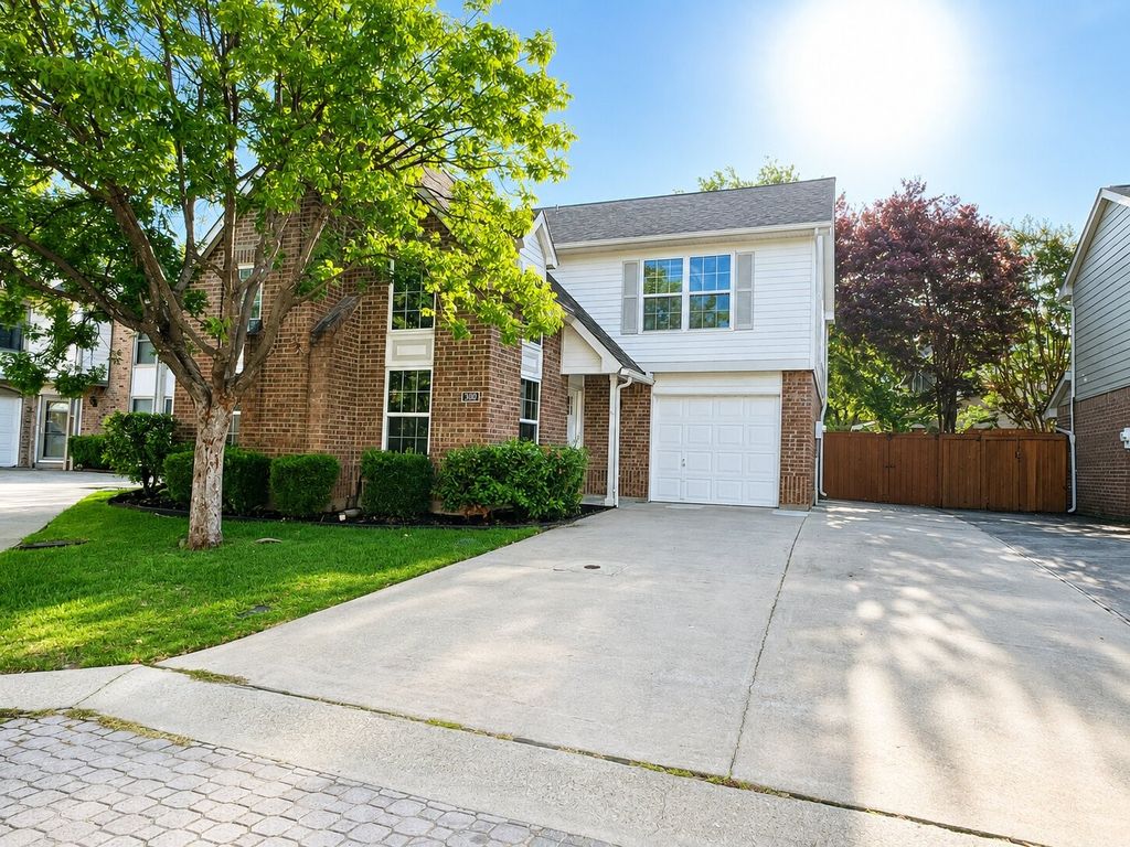 300 Lamesa Court, Irving, TX 75063