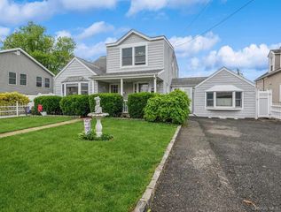64 Kent Road, Island Park, NY 11558