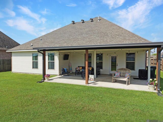 6272 Soaring Dr, Gonzales, LA 70737