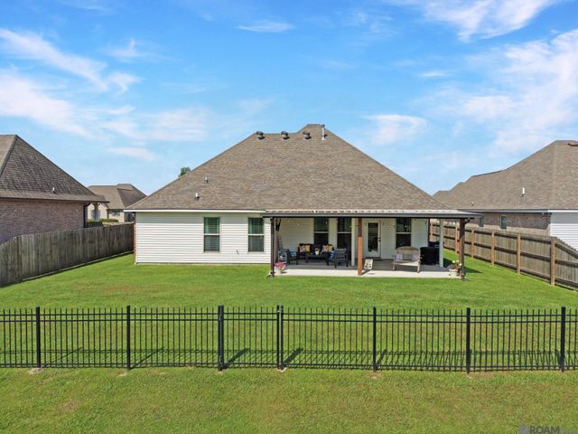 6272 Soaring Dr, Gonzales, LA 70737