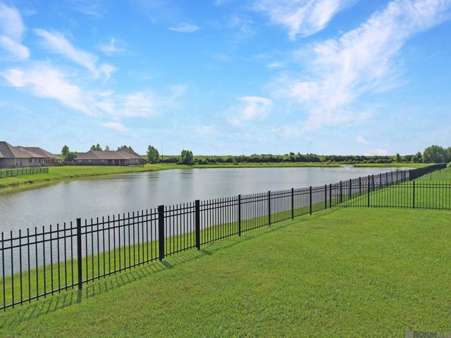6272 Soaring Dr, Gonzales, LA 70737